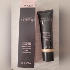 NIB. Mary Kay Timewise Luminous 3D Foundation - Beige W 100. SRP 26